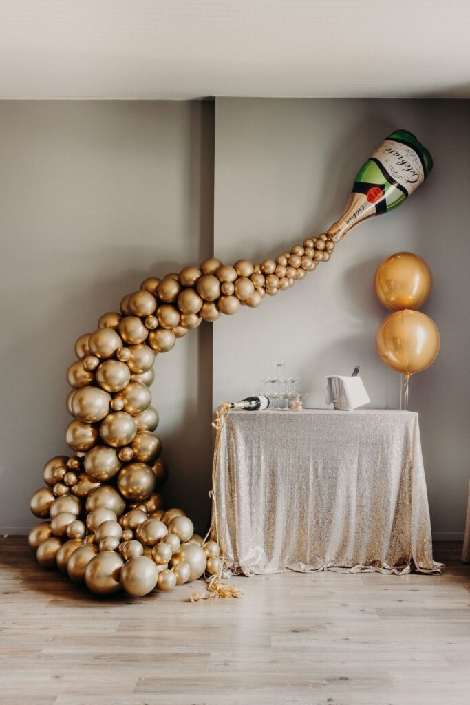 Arche de ballon or pour une soirée d'entreprise